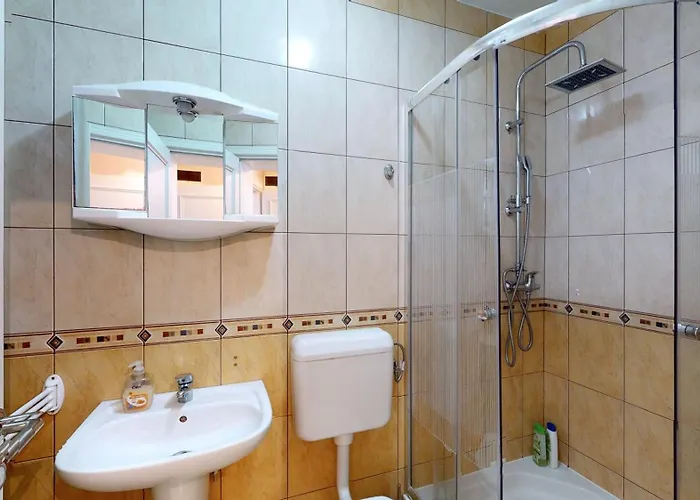 By The Sea Kraj - - 3460 *